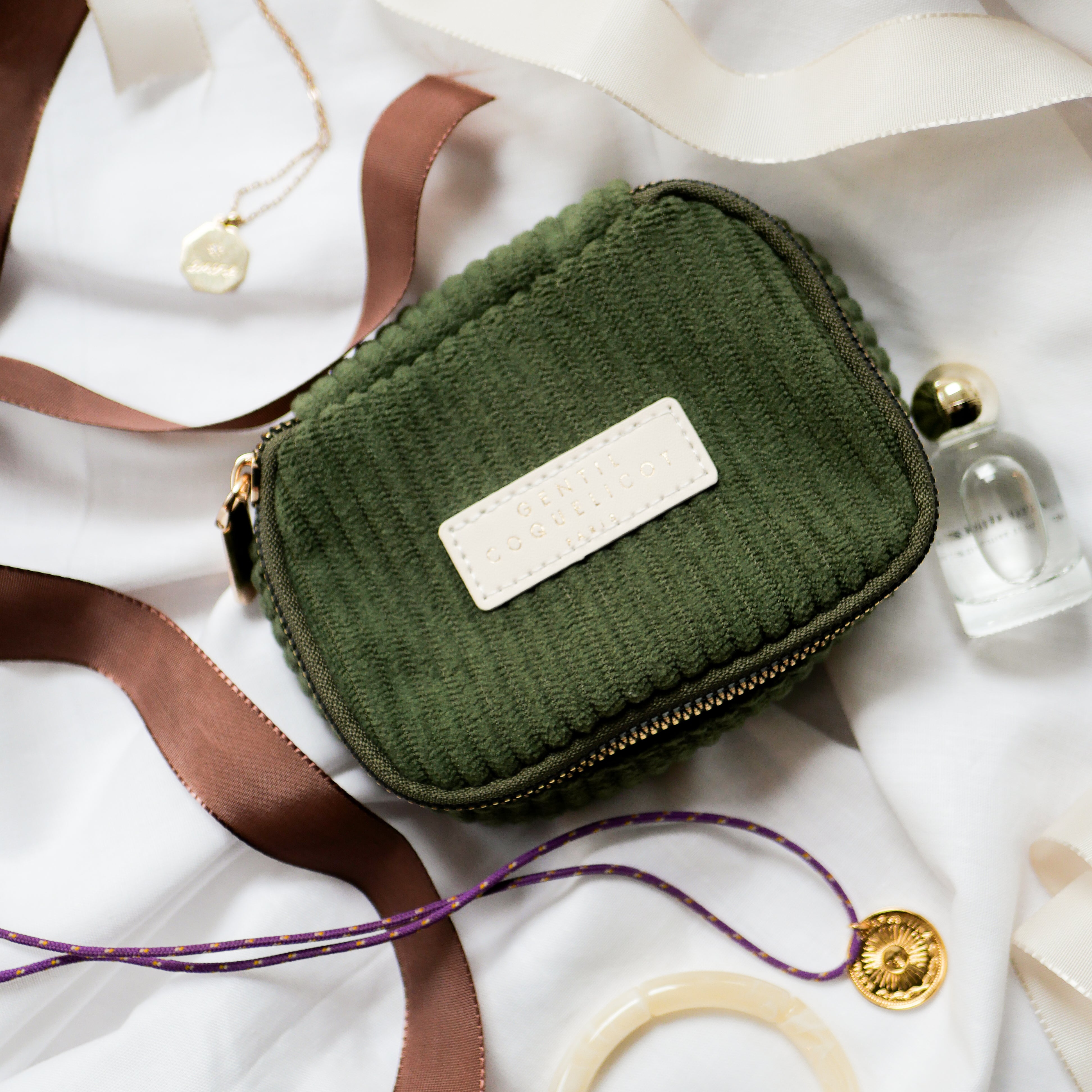 Trousse à bijoux en velours côtelé