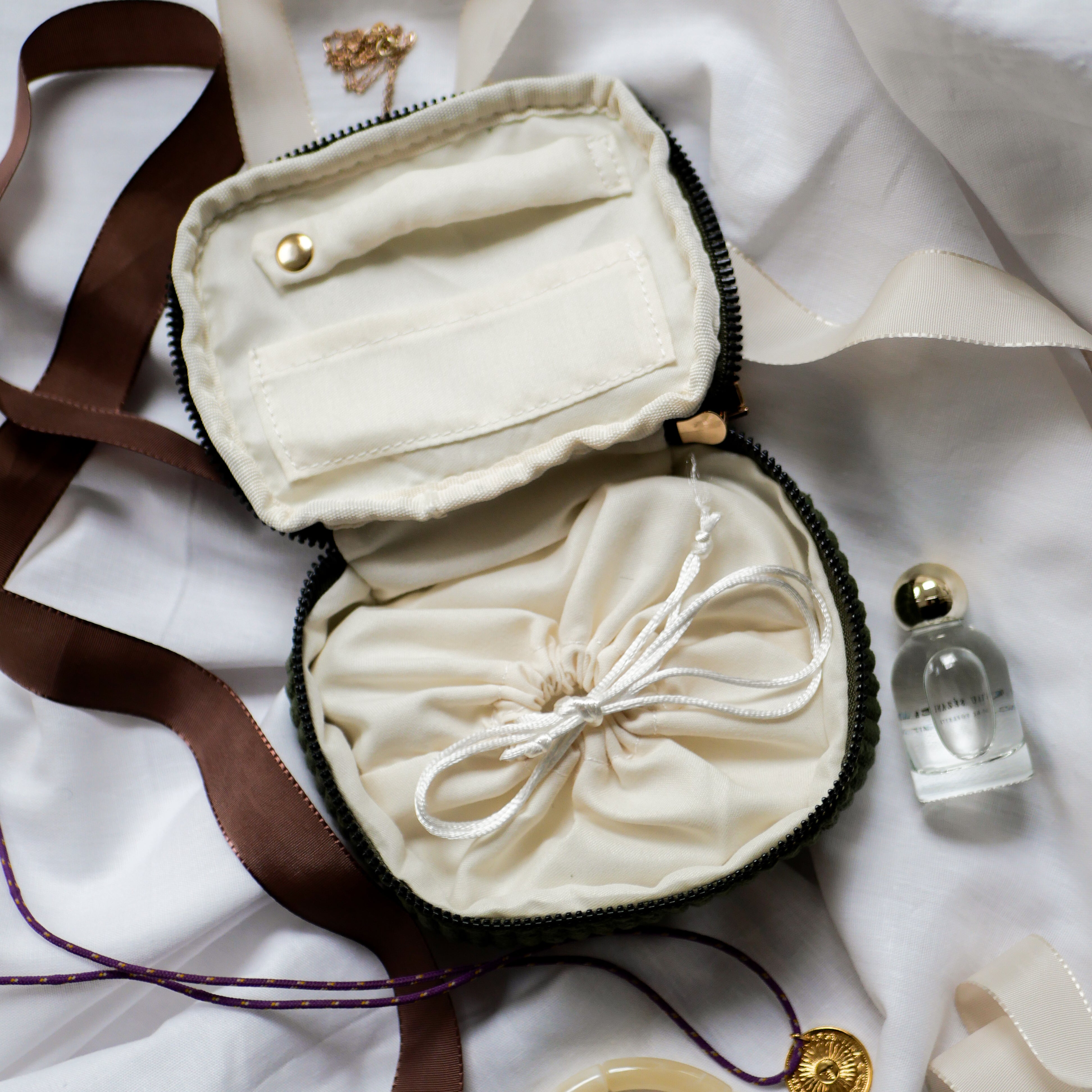 Trousse à bijoux en velours côtelé